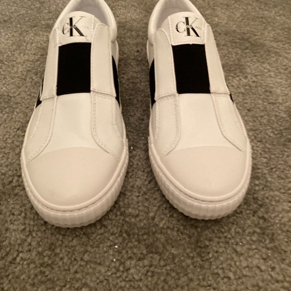 Womens Calvin Kline slip on sneakers Size 8 1/2